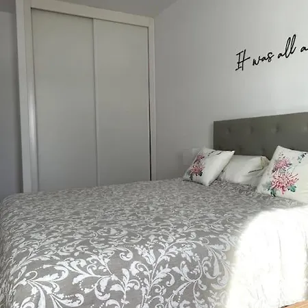 Sun & - Wifi & Pool Apartment